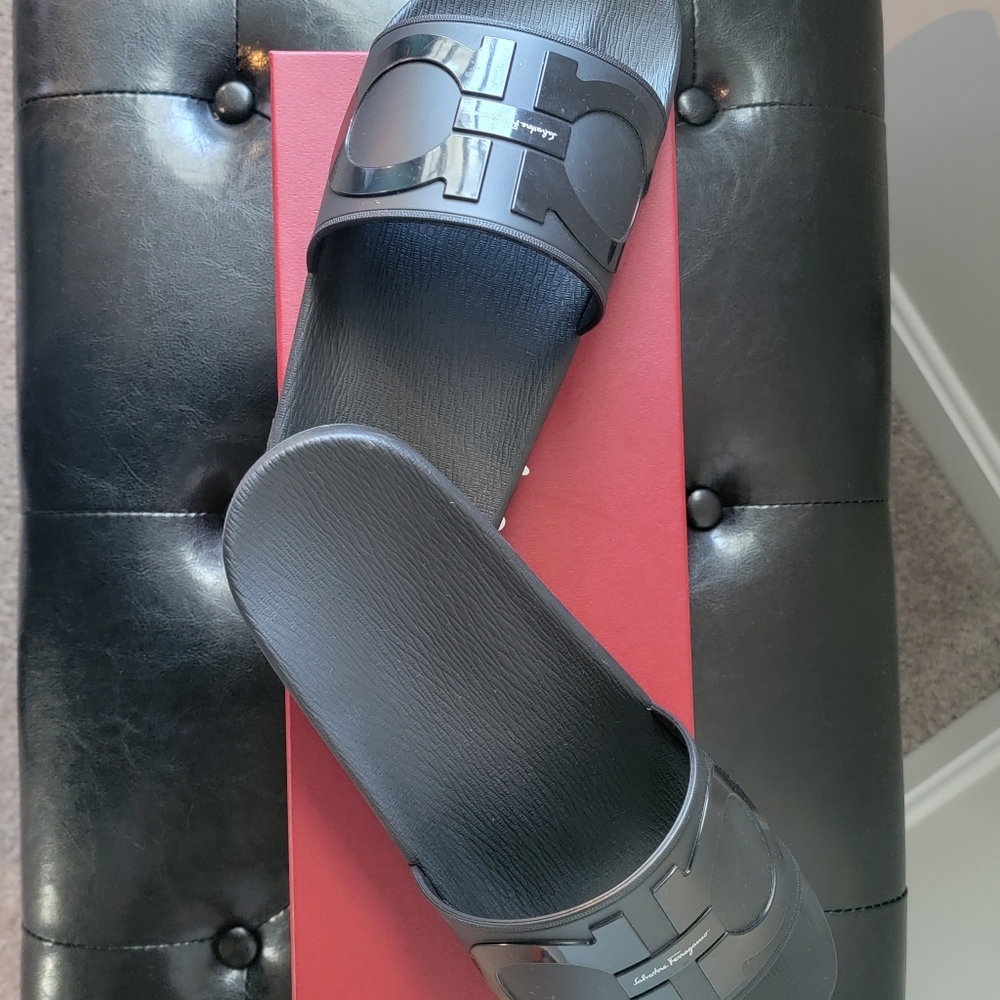 Pre-owned Men Ferragamo Slides, Size 8, Black !!!